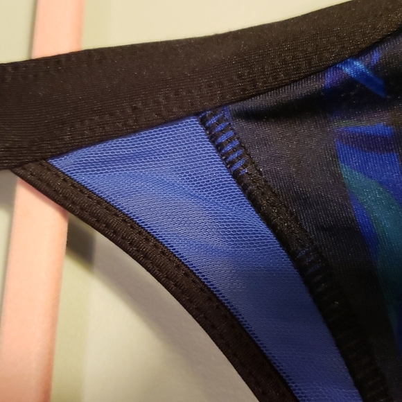 Sports bra size small - Picture 6 of 6